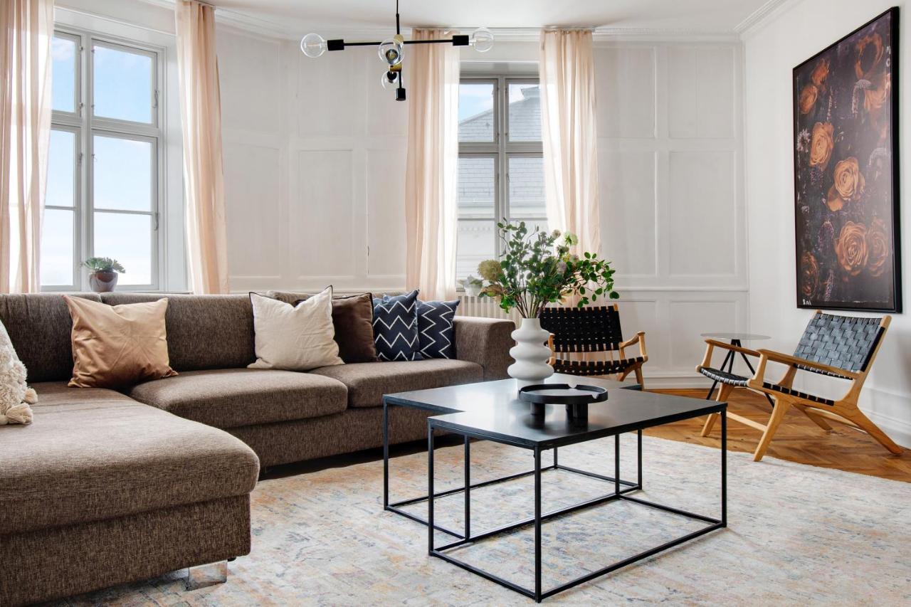 Sanders Square - Spacious Six-Bedroom Apartment Near Amalienborg Köpenhamn Exteriör bild