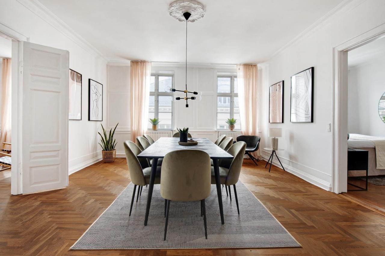 Sanders Square - Spacious Six-Bedroom Apartment Near Amalienborg Köpenhamn Exteriör bild