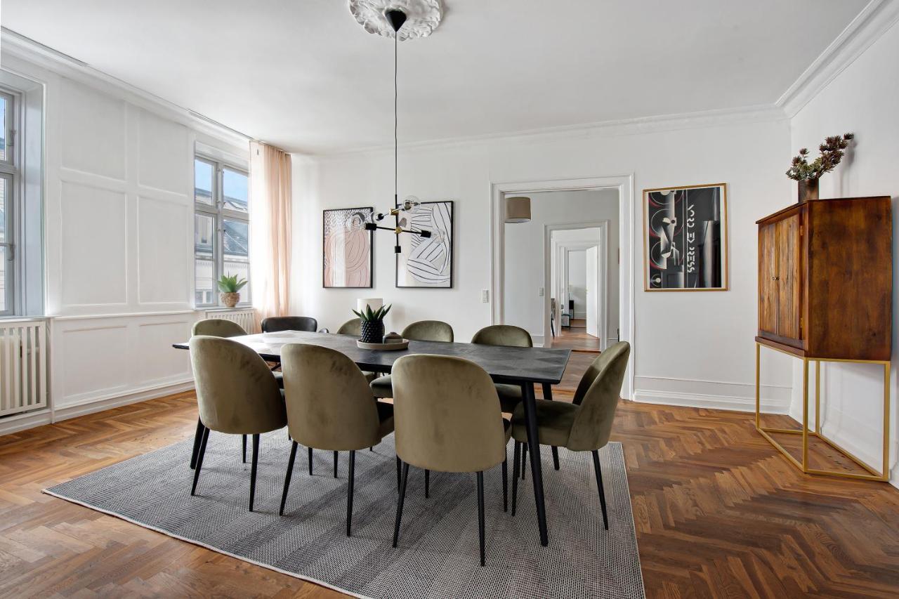 Sanders Square - Spacious Six-Bedroom Apartment Near Amalienborg Köpenhamn Exteriör bild