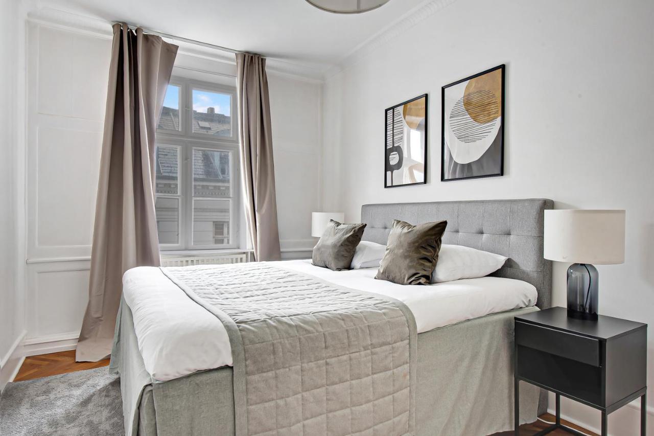 Sanders Square - Spacious Six-Bedroom Apartment Near Amalienborg Köpenhamn Exteriör bild