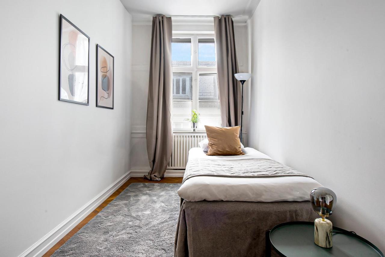 Sanders Square - Spacious Six-Bedroom Apartment Near Amalienborg Köpenhamn Exteriör bild
